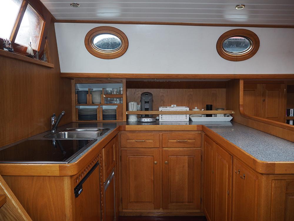 Saloon, Accommodation